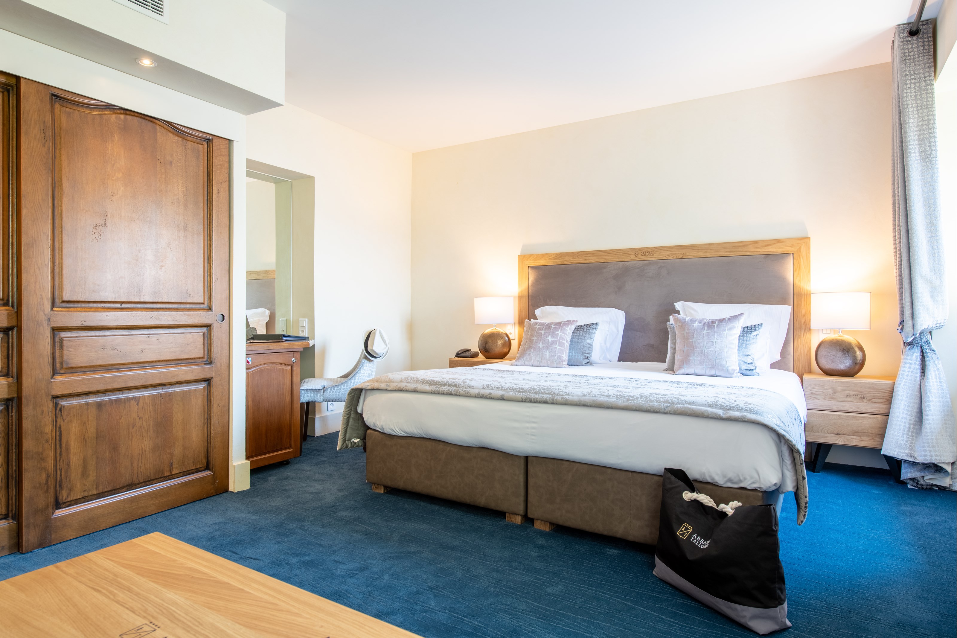 Chambres supérieures  <span class="btn">découvrir</span> -image